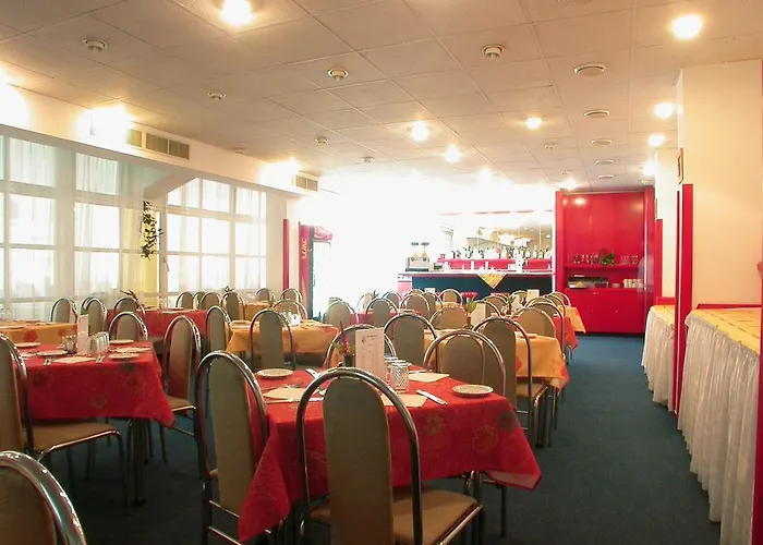 Отель Slavia 3*